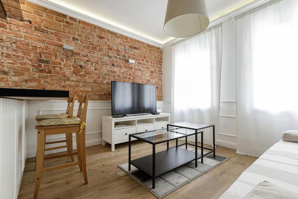 Central Wroclaw Apartment - City Center - Bright And Cozy - U11 Breslávia Exterior foto